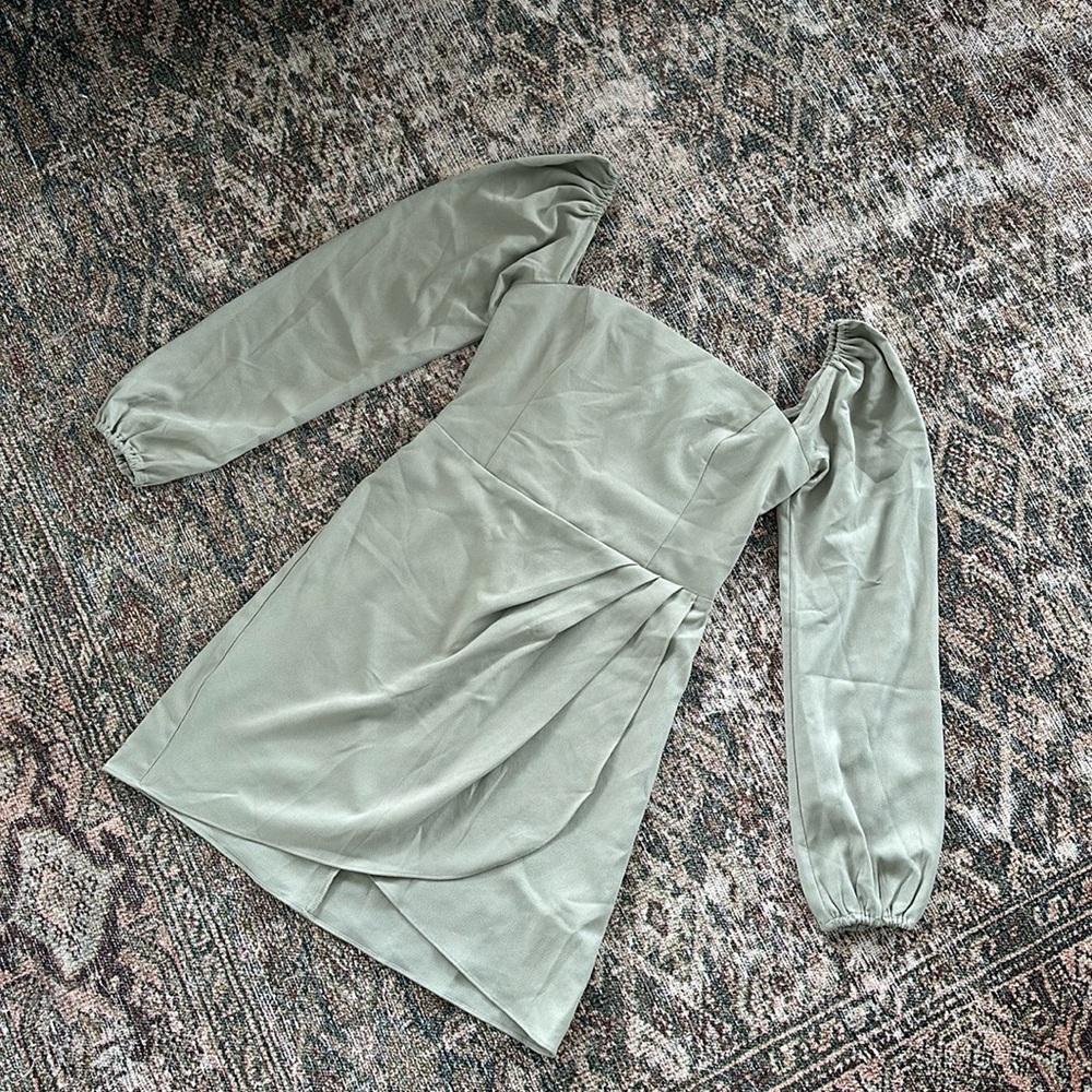 Abercrombie Long Sleeve Draped Skirt Mini Dress (Size XS)